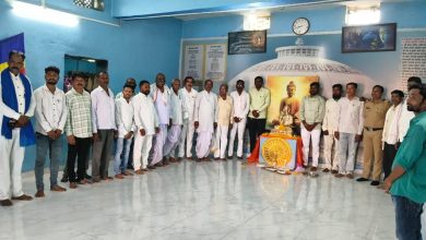 बाबासाहेब आंबेडकरांच्या विचाराची प्रेरणा घेऊन आपल्या जीवनात सुधारणा करा.