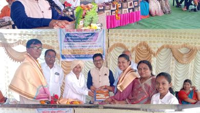 विद्यार्थ्यांनी गुणवत्तेसह अधिकारी होण्याचे स्वप्न बाळगावे .