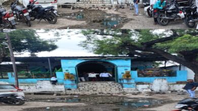 कुंटूर येथील मौलाली दर्ग्याच्या परिसराची दुरावस्था शौचालय ना पाण्याची सोय दर्गासमोर रस्त्यावरच घाण पाणी साचतय . ग्रामपंचायत चे दुर्लक्ष.