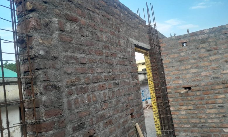 कृष्णूर शाळेच्या इमारतीचे बोगस बांधकाम; 65 लाखांच्या निधीची उघडपणे उधळपट्टी!”. कृष्णूर शाळेच्या इमारतीचे बोगस बांधकाम; 65 लाखांच्या निधीची उघडपणे उधळपट्टी!”.