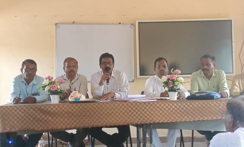 नवीन शैक्षणिक वर्षातील शाळा प्रवेशोत्सव उत्साहात साजरा करावा – गटशिक्षणाधिकारी सुरेश पाटील!. नवीन शैक्षणिक वर्षातील शाळा प्रवेशोत्सव उत्साहात साजरा करावा – गटशिक्षणाधिकारी सुरेश पाटील!.