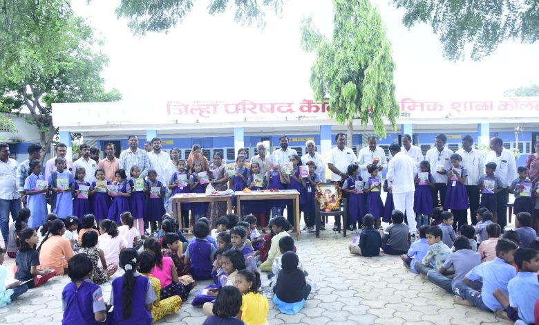 विद्यार्थ्यांनी शैक्षणिक साधनाचा वापर गुणवता वाढी साठी करावा. विद्यार्थ्यांनी शैक्षणिक साधनाचा वापर गुणवता वाढी साठी करावा.