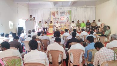 लोकशाहीच्या रक्षणासाठी रस्त्यावर उतरण्याची गरज.