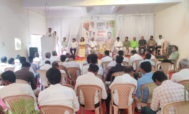 लोकशाहीच्या रक्षणासाठी रस्त्यावर उतरण्याची गरज. लोकशाहीच्या रक्षणासाठी रस्त्यावर उतरण्याची गरज.