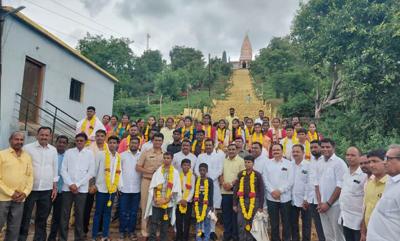 अभ्यासात सातत्य ठेवल्यास यश निश्चित -आ.प्रतापराव पा.चिखलीकर. अभ्यासात सातत्य ठेवल्यास यश निश्चित -आ.प्रतापराव पा.चिखलीकर.