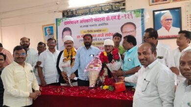 नायगाव ग्रामपंचायत अधिकारी संघटनेच्या वतीने गटविकास अधिकारी एल आर वाजे यांचा निरोप समारंभ.