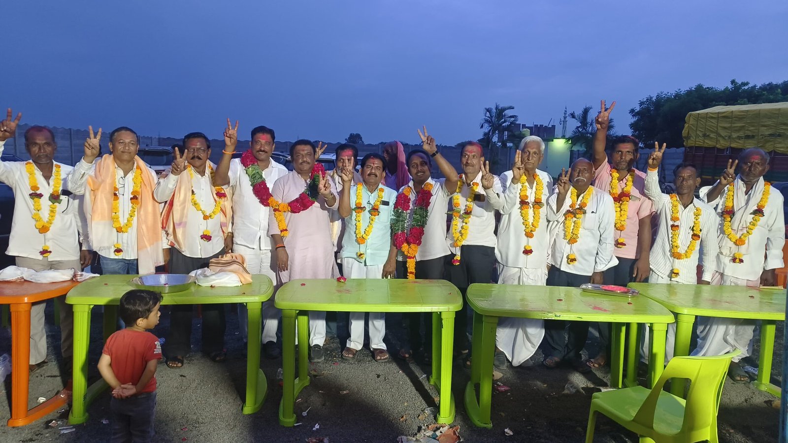 शिवराज पाटील होटाळकर यांच्या पॅनलचे 11 पैकी 11 उमेदवार विजयी .