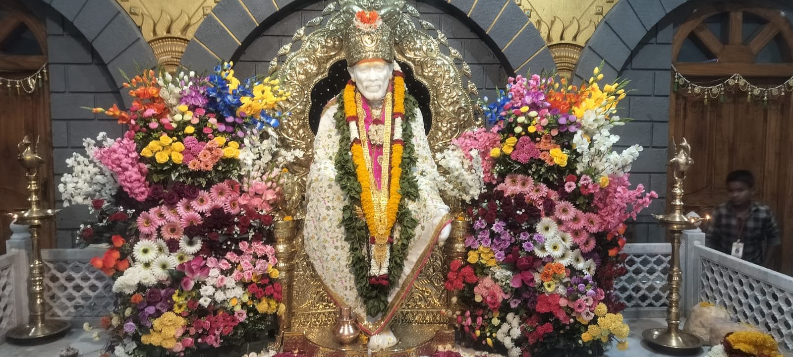 गुरुपौर्णिमा निमित्ताने श्री साईबाबा मंदिरात विविध कार्यक्रमाचे आयोजन.