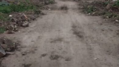 अतिक्रमणामुळे रस्त्याची रुंदी होतेय कमी