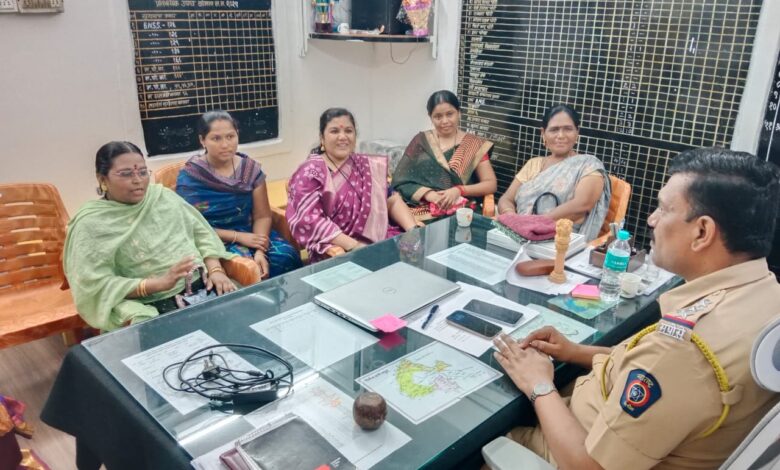 महिलांसंबंधी गुन्हे व तक्रारी निवारण करण्यासाठी महिला दक्षता समीतीने पोलीसांना सहकार्य करावे . महिलांसंबंधी गुन्हे व तक्रारी निवारण करण्यासाठी महिला दक्षता समीतीने पोलीसांना सहकार्य करावे .