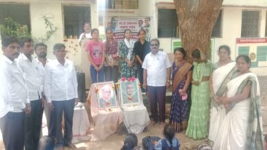 शंकरराव चव्हाण मा व उच्च माध्यमिक विद्यालय आष्टा येथे शंकरराव चव्हाण यांच्या जयंतीनिमित्त वृक्षारोपण व गुणवंत विद्यार्थ्यांचा सत्कार .