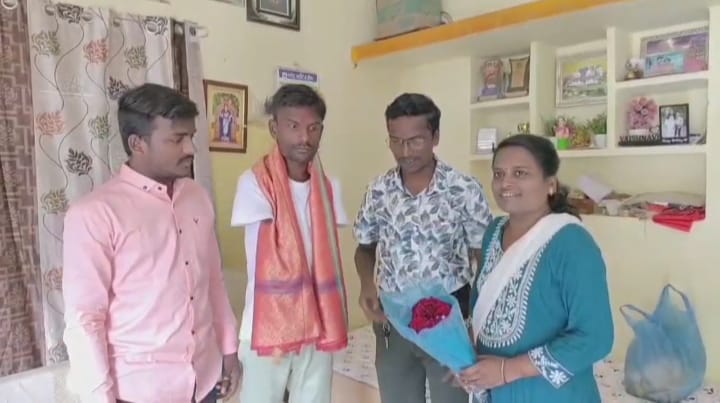 शॉक लागून दोन्ही हात गेले तरी पठ्याने मिळवले MPSC परीक्षेत यश. शॉक लागून दोन्ही हात गेले तरी पठ्याने मिळवले MPSC परीक्षेत यश.