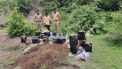 कुपटी येथे हातभट्टी दारूचा अड्डा उध्वस्त.