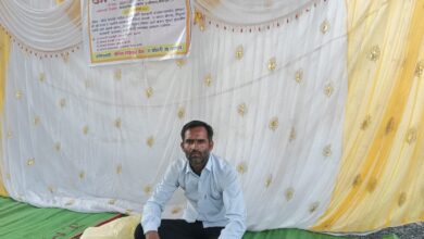 कोलंबीच्या सी सी रस्त्याच्या कामातील गैरप्रकारांची चौकशी साठी सामाजिक कार्यकर्ते अनिल बैस यांचे सा . बा. विभाग कार्यालय नायगाव समोर आमरण उपोषण —