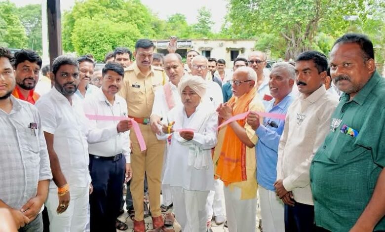 मुख्यमंत्री फडणवीस यांच्या वाढदिवसानिमित्त रक्तदान संकल्प शिबीर. मुख्यमंत्री फडणवीस यांच्या वाढदिवसानिमित्त रक्तदान संकल्प शिबीर.