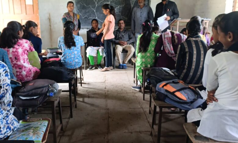 सुदृढ बालक, उज्वल भविष्यासाठी शंकरराव चव्हाण विद्यालय कोलंबी येथे ५५१ विद्यार्थ्यांची आरोग्य तपासणी. सुदृढ बालक, उज्वल भविष्यासाठी शंकरराव चव्हाण विद्यालय कोलंबी येथे ५५१ विद्यार्थ्यांची आरोग्य तपासणी.