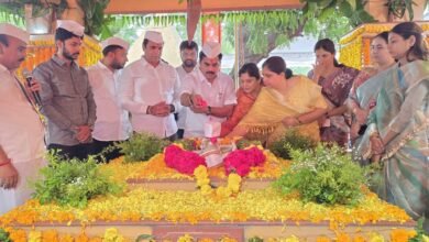 स्व. बळवंतराव चव्हाण यांच्या १८व्या पुण्यतिथीप्रित्यर्थ अभिवादन; २६ ऑगस्ट रोजी पुतळा अनावरणाचा सोहळा खा. रविंद्र चव्हाण .