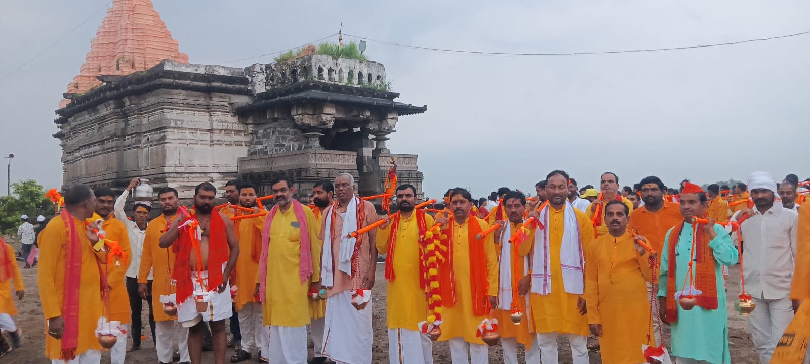 श्रीक्षेत्र राहेर ते सिद्धेश्वर महादेव मंदिर नरसी कावड यात्रेला शिवभक्तांचा अभूतपूर्व प्रतिसाद!.