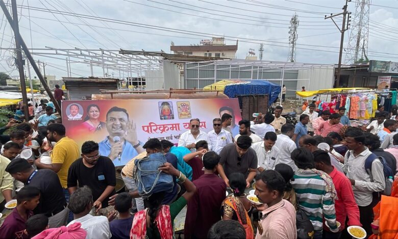 पंचक्रोशीतील हजारो भाविकांनी घेतला महाप्रसादाचा लाभ; नगराध्यक्ष फिरोज दोसानी यांचा स्त्युत उपक्रम!. पंचक्रोशीतील हजारो भाविकांनी घेतला महाप्रसादाचा लाभ; नगराध्यक्ष फिरोज दोसानी यांचा स्त्युत उपक्रम!.