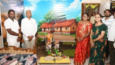 भाजपाचे नगरसेवक गोपू महामुने यांचे घरी श्री गणेश स्थापनेच्या वेळी आमदार भीमराव केराम यांची उपस्थिती.