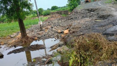 टाकळगाव-ताकबीड रस्ता बंद; चार दिवसांपासून जनजीवन विस्कळीत,शेतीचे प्रचंड नुकसान प्रशासनाचे दुर्लक्ष.