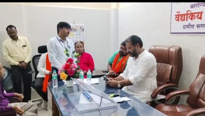 आरोग्य शिबिराच्या उद्घाटनात शिवसेनेचा राडा ; आरोग्य शिबिराच्या उद्घाटनात शिवसेनेचा राडा ;