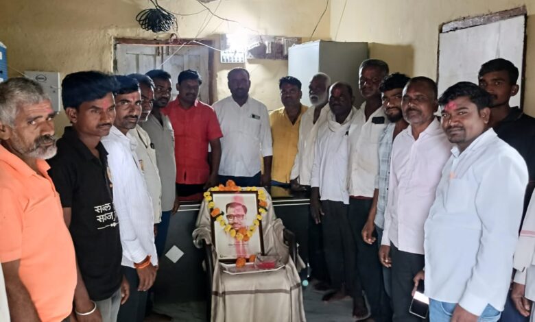 सोमठाणा ग्रामपंचायत मध्ये पंडित दीनदयाळ उपाध्याय यांची जयंती . सोमठाणा ग्रामपंचायत मध्ये पंडित दीनदयाळ उपाध्याय यांची जयंती .