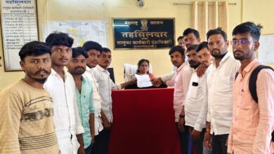 सरपंच मंगेश साबळे यांच्या उपोषणास नायगाव येथील शेतकरी भूमिपुत्र संघर्ष समितीचा पाठिंबा तहसीलदारांना मार्फत मुख्यमंत्र्यांना निवेदन.