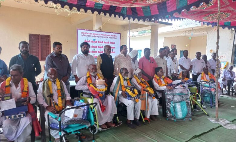 दिवाळीचा अनोखा आनंद! ; देगावमध्ये १११ जेष्ठ नागरिकांना कृत्रिम अवयवांचा “वयोश्री” आधार. दिवाळीचा अनोखा आनंद! ; देगावमध्ये १११ जेष्ठ नागरिकांना कृत्रिम अवयवांचा “वयोश्री” आधार.