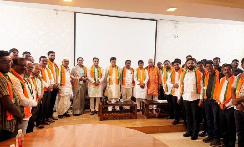 मनोज रावसाहेब पाटील मोरे टाकळीकर यांचा भाजपा प्रवेश ; नायगाव तालुक्यात काँग्रेसला खिंडार, बरबड्यात भाजपची शक्ती वाढली. मनोज रावसाहेब पाटील मोरे टाकळीकर यांचा भाजपा प्रवेश ; नायगाव तालुक्यात काँग्रेसला खिंडार, बरबड्यात भाजपची शक्ती वाढली.