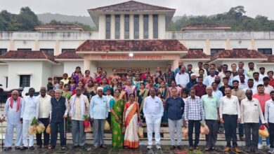  श्री.जगदंबा माध्य. व उच्च माध्यमिक विद्यालयाचे २० वर्षानंतर एकत्र आलेले दहावीचे माजी विद्यार्थी ; स्नेहसंमेलन मेळावा जल्लोषात साजरा.