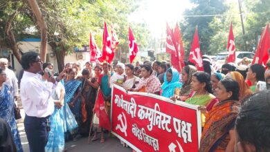 मार्क्सवादी कम्युनिस्ट पक्षाचे जिल्हाधिकारी कार्यालय आणि मनपा आयुक्त कार्यालयावर तीव्र निदर्शने .;  पूरग्रस्तांच्या मागण्यासाठी ५३ वे आंदोलन, खरे पूरग्रस्त अनुदानाच्या प्रतीक्षेत.