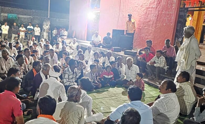 स्थानिकांचा नारा : आमचा उमेदवार आम्हालाच प्यारा!” ; बरबडा गटात बाहेरच्यांना नकार, धनश्री मोरे यांच्या उमेदवारीला भाजपात स्वीकार. स्थानिकांचा नारा : आमचा उमेदवार आम्हालाच प्यारा!” ; बरबडा गटात बाहेरच्यांना नकार, धनश्री मोरे यांच्या उमेदवारीला भाजपात स्वीकार.