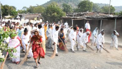 लांजी येथे महाराष्ट्राचे स्वच्छतादूत द.भ.प. साईनाथ महाराज यांनी राबविले स्वच्छता अभियान.