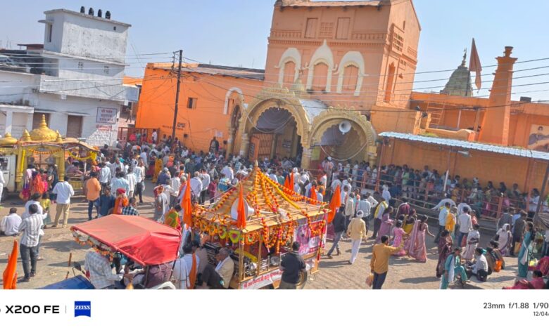 दिगंबरा दिगंबरा श्रीपाद वल्लभ दिगंबरा”च्या गजरात माहूर नगरी दुमदुमली. दिगंबरा दिगंबरा श्रीपाद वल्लभ दिगंबरा”च्या गजरात माहूर नगरी दुमदुमली.