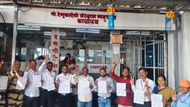 रेणुका देवी संस्थान कर्मचाऱ्यांना विश्वस्त समितीकडून नव्या वर्षाचे बक्षीस, वीस वर्षांहून अधिक काळ सेवेत असणाऱ्या काही कर्मचाऱ्यांसह 64 कर्मचाऱ्यांना कायम सेवेत सामावून घेतले! 