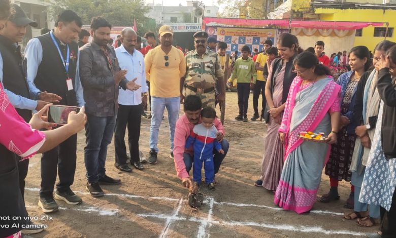 जीनियस किड्स स्कूल मध्ये क्रीडा स्पर्धांना सुरुवात ; राजर्षी शाहू फाउंडेशन अंतर्गत जीनियस किड्स इंटरनॅशनल स्कूल व उच्च माध्यमिक विद्यालयाच्या क्रीडा स्पर्धेचे उद्घाटन जीनियस किड्स स्कूल मध्ये क्रीडा स्पर्धांना सुरुवात ; राजर्षी शाहू फाउंडेशन अंतर्गत जीनियस किड्स इंटरनॅशनल स्कूल व उच्च माध्यमिक विद्यालयाच्या क्रीडा स्पर्धेचे उद्घाटन