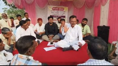 उपोषणाचा दुसरा दिवस संपला तरीही तोडगा नाही ; 2018 पासून हप्ते न मिळालेले लाभार्थी संतप्त.