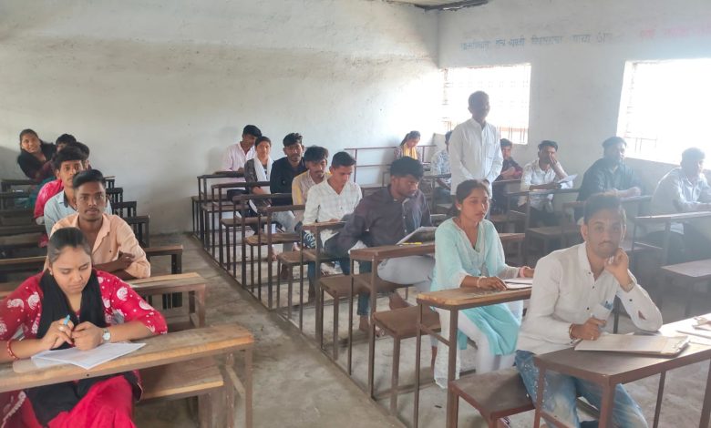 नायगाव तालुक्यात ११ केंद्रांवर बारावी परीक्षा; ४५७३ पैकी ९७ विद्यार्थी अनुपस्थित. नायगाव तालुक्यात ११ केंद्रांवर बारावी परीक्षा; ४५७३ पैकी ९७ विद्यार्थी अनुपस्थित.