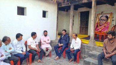 खा. डॉ. अजित गोपछडे व आ. राजेश पवार यांची लंगडापुरे कुटुंबियांची सांत्वनपर भेट.