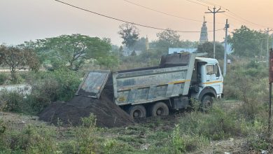 काळ्या वाळूचा “रात्रीस खेळ चाले” चा पर्दाफाश.