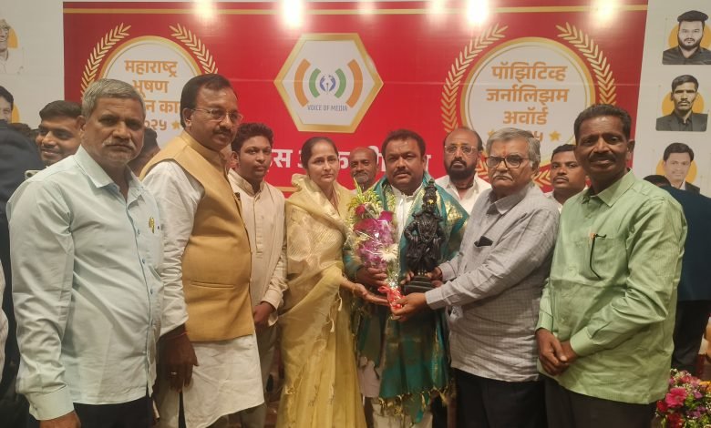 नामदार मंगलप्रसाद लोढा यांच्या हस्ते शिवराज पाटील होटाळकर यांना ‘महाराष्ट्र भूषण सन्मान २०२५’प्रदान नामदार मंगलप्रसाद लोढा यांच्या हस्ते शिवराज पाटील होटाळकर यांना ‘महाराष्ट्र भूषण सन्मान २०२५’प्रदान