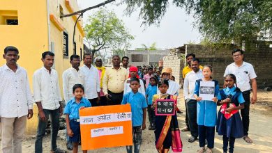 टाकळी नवी जि.प. शाळेचा अनोखा उपक्रम; ‘मुले शाळेत पाठवा’चा नारा आणि चौकाचौकांत शिक्षण प्रदर्शन.