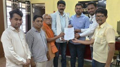 वृत्तपत्र उद्योगाच्या बचावासाठी व्हॉईस ऑफ मीडियाचे निवेदन ; १५०% जाहिरात दरवाढीसह विविध मागण्यांसाठी शासनाकडे धाव.