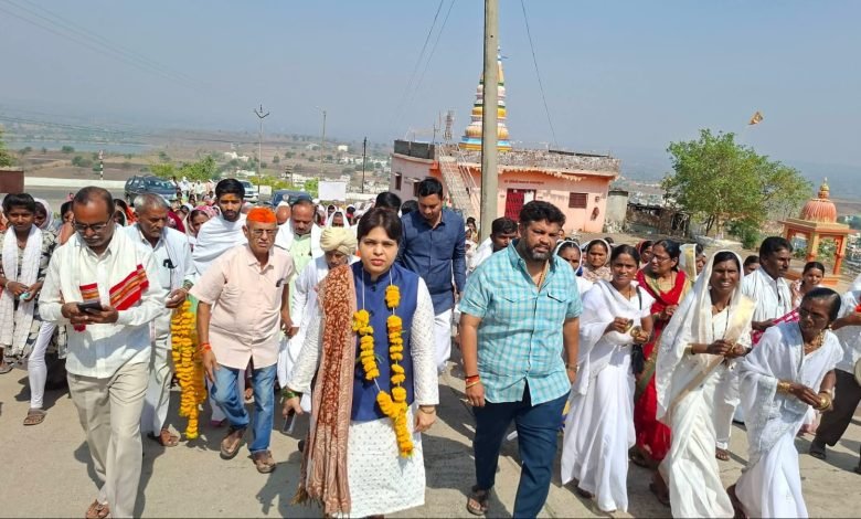 महिला सक्षमीकरणात महाराजांचे कार्य कौतुकास्पद ; तृप्ती ताई देसाई यांचे प्रतिपादन .. महिला सक्षमीकरणात महाराजांचे कार्य कौतुकास्पद ; तृप्ती ताई देसाई यांचे प्रतिपादन ..