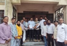 पत्रकारांना धमकी दिल्या प्रकारांनी खासदार संजय दिना पाटील त्यांच्याविरुद्ध कारवाई करा – मराठी पत्रकार परिषदेचे तहसीलदारांना निवेदन.
