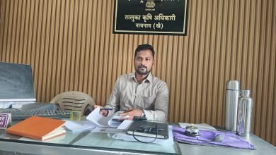 सोयाबीन बियाणे वाटपास प्रारंभ; शेतकऱ्यांना पेरणीबाबत कृषी विभागाचे तालुका कृषी अधिकारी देवरे यांचे आवाहन.
